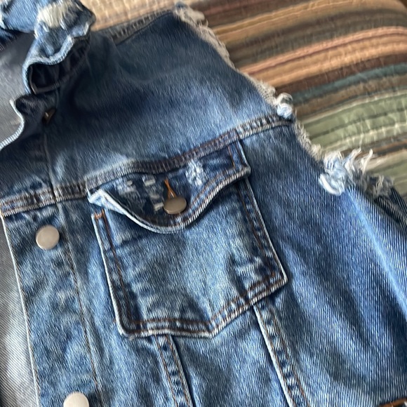 Wild fable distressed denim vest xl - Picture 4 of 6